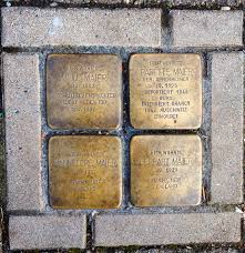 Stolpersteines en una calle de Alemania